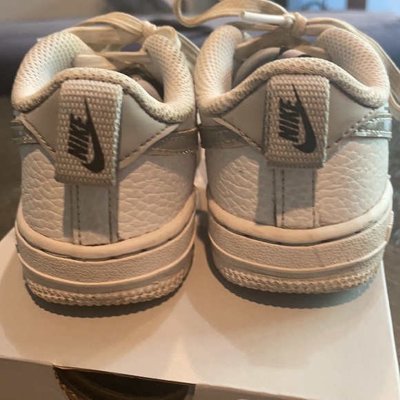 Nike Toddler Sneakers - Picture 4 of 9